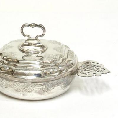 Silberschüssel mit Deckel